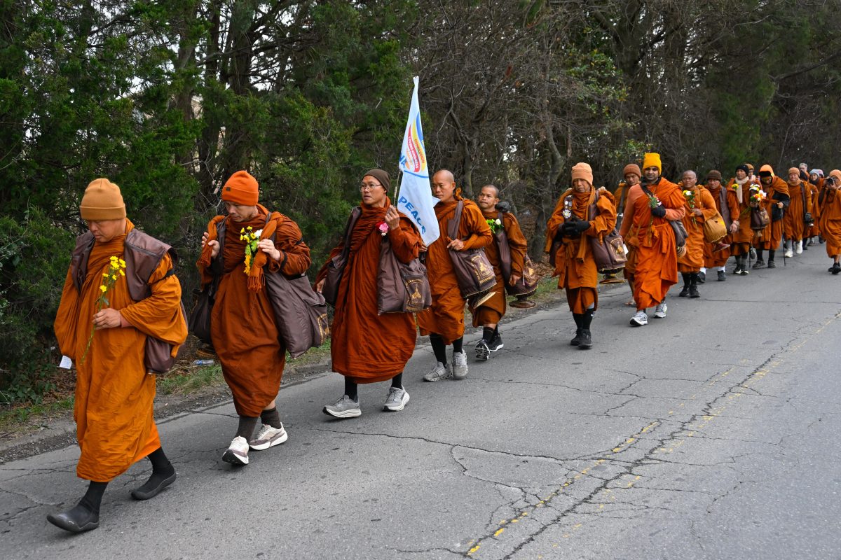 Boeddhistische monniken op ‘Walk for Peace’ dwars door de Verenigde Staten arriveren na 108 dagen in Washington