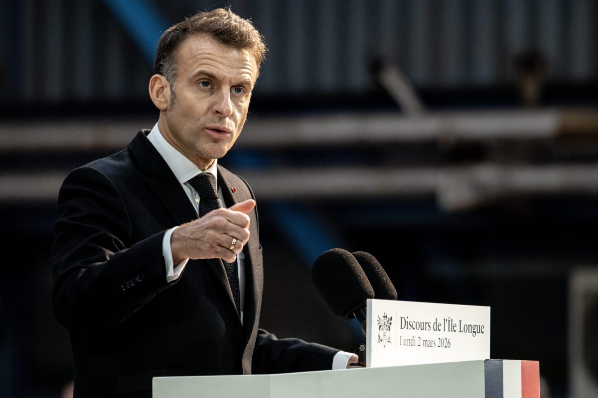 Macron tegen opheffing Russische sancties