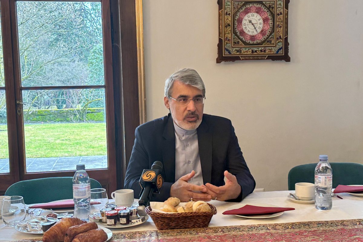 Exclusief: Teheran wil Straat van Hormuz niet blokkeren, zegt Iraanse ambassadeur bij Euronews