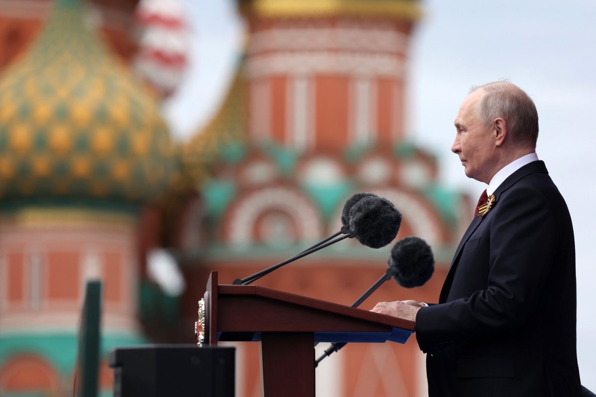 Russians from Zwarte Vonk can bring down Putin