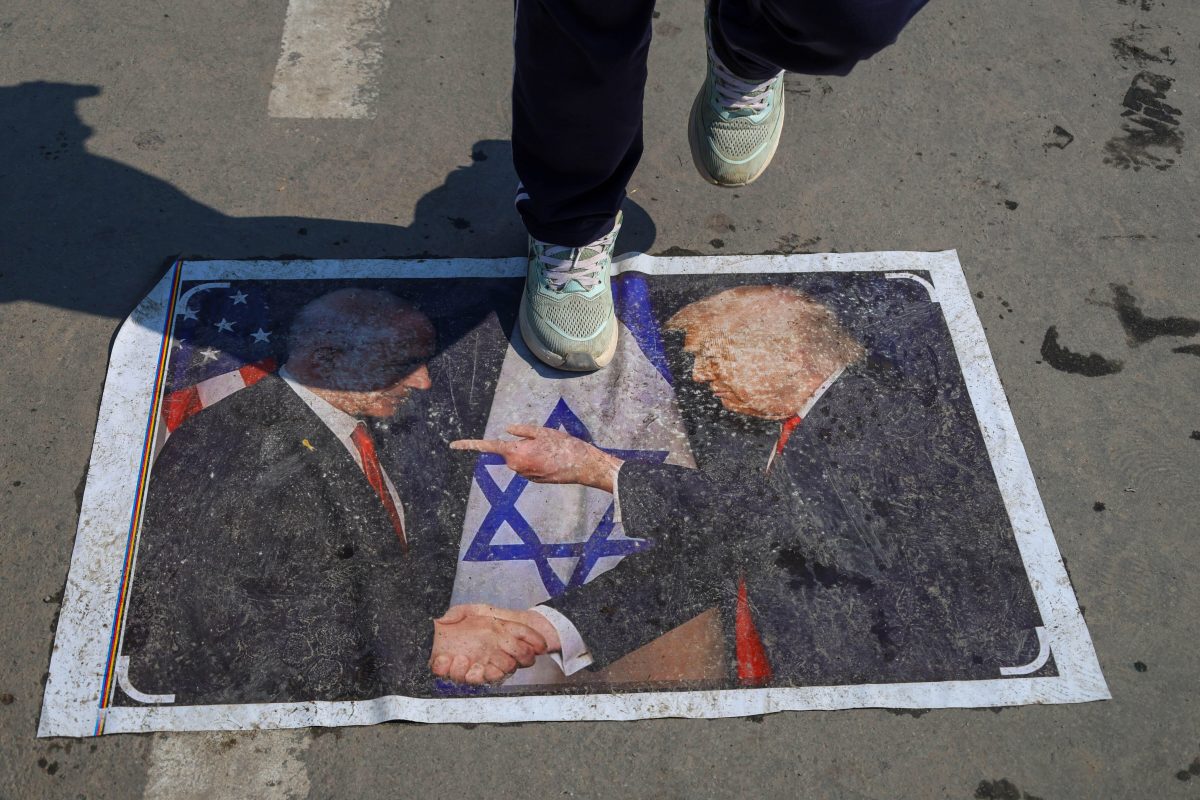 Mourners in Tehran call for revenge against Trump and Netanyahu