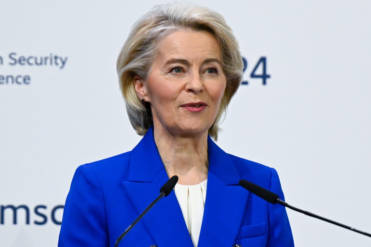Von der Leyen berispt NAVO-chef om uitspraak ‘geen veiligheid zonder VS’, en pleit voor Europese wederzijdse verdediging