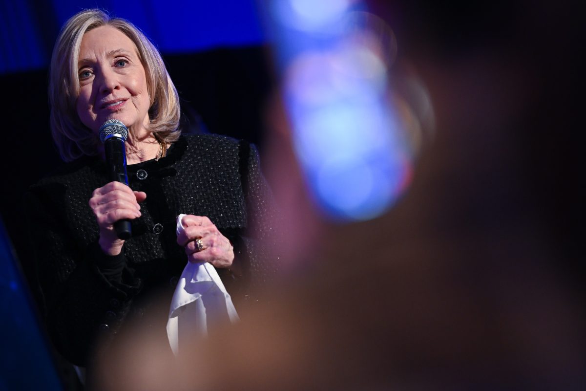 Hillary Clinton souligne la différence entre la Russie et l'Ukraine