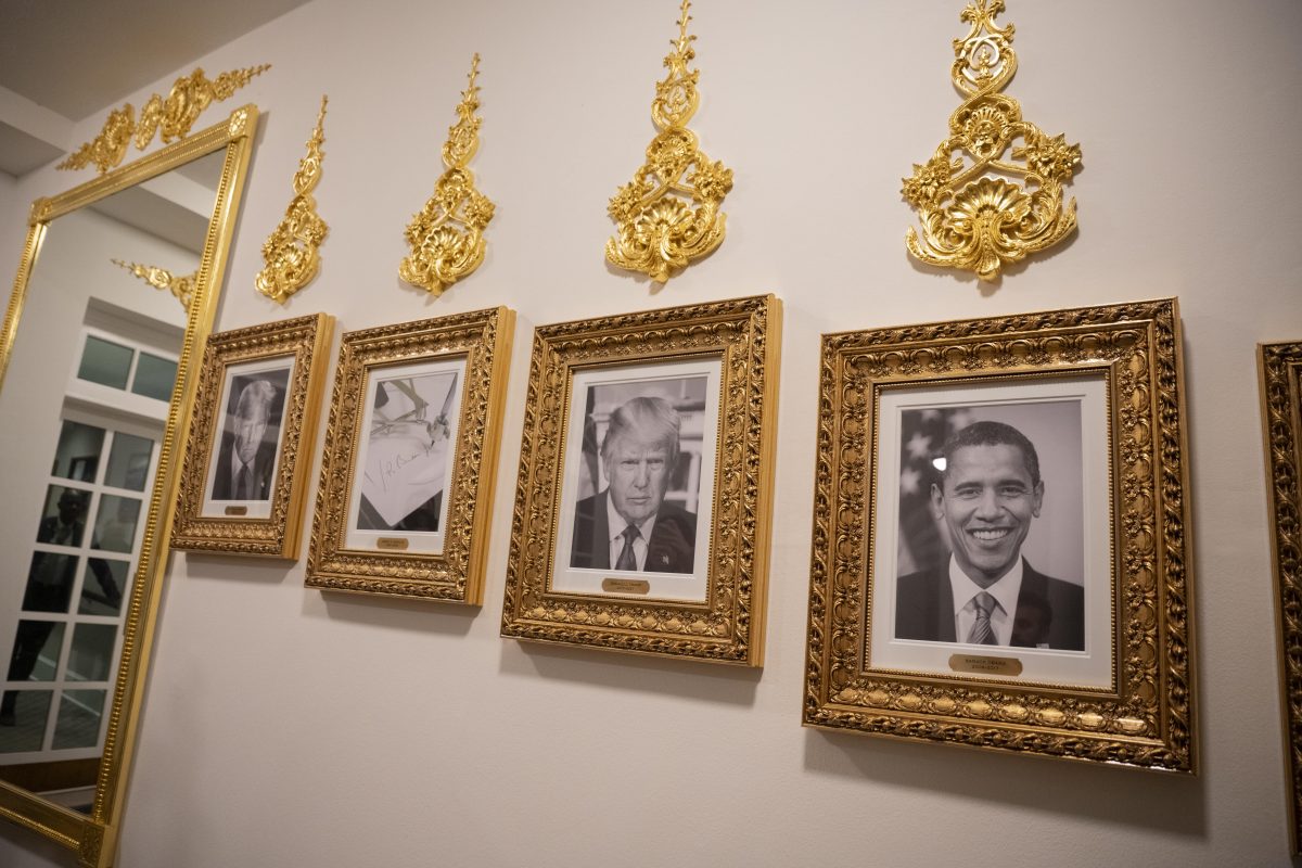 Donald Trump relègue le portrait d'Obama dans un recoin caché de la Maison-Blanche