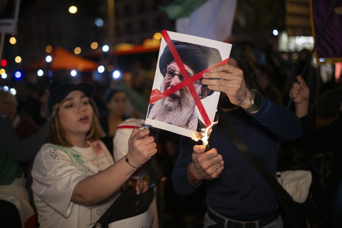 Le puissant geste de solidarité des Iraniennes contre le régime