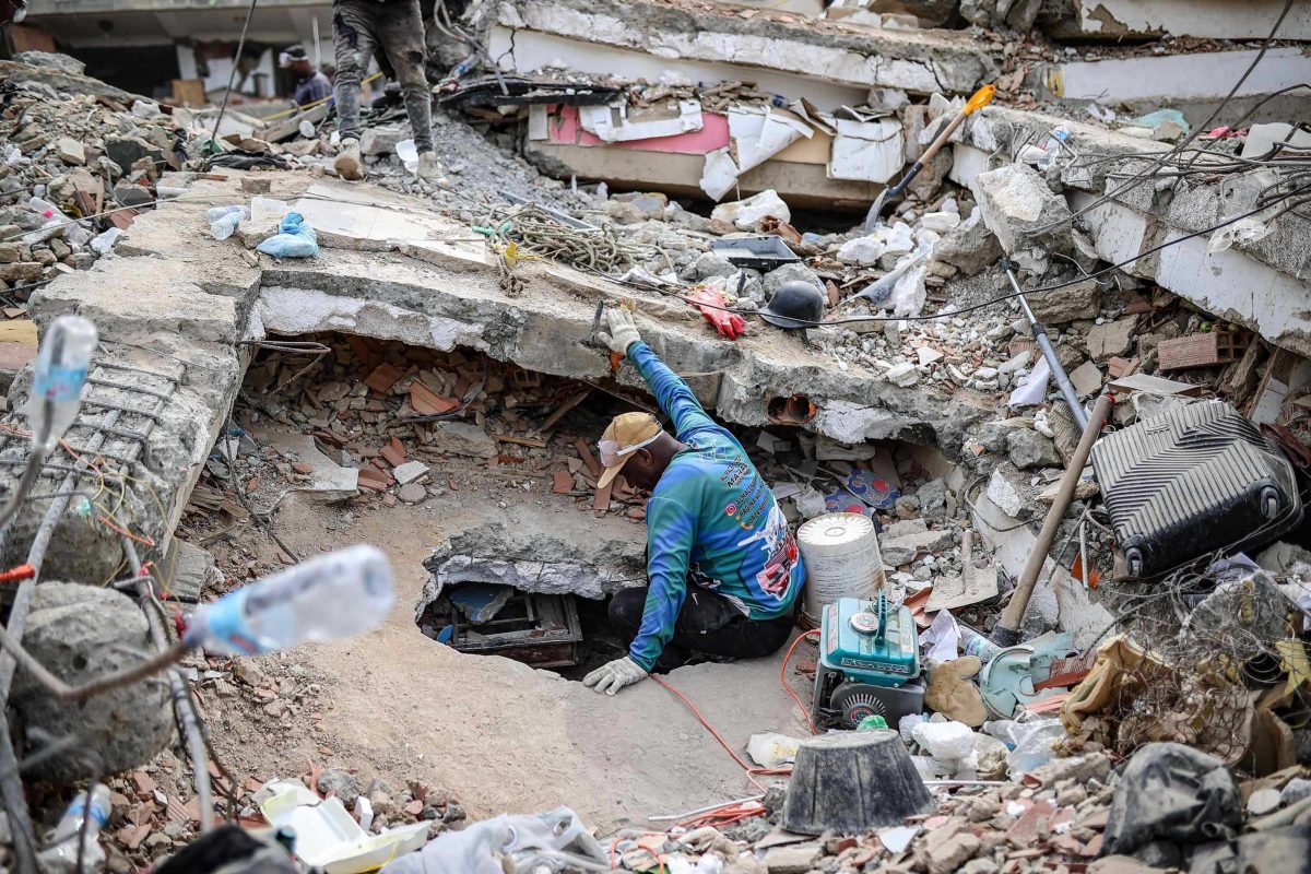Venezuela: Child (3) rescued from Rubble after 6 days