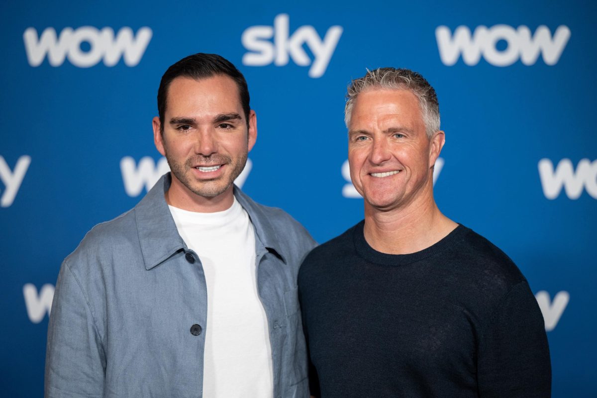 Étienne Bousquet-Cassagne (l.) und Ralf Schumacher posieren bei einer Präsentation neuer Produktionen von Sky auf dem Roten Teppich.