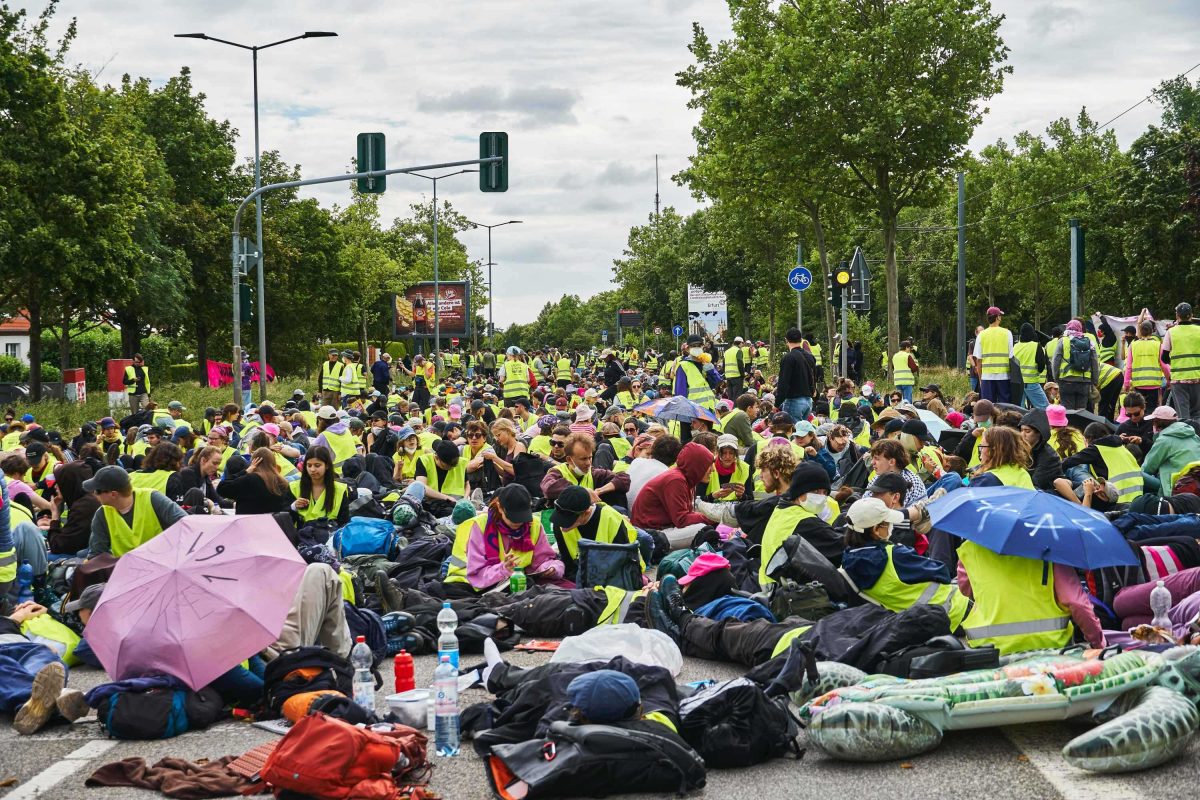 Violent protests at the convention of German far-right party AfD