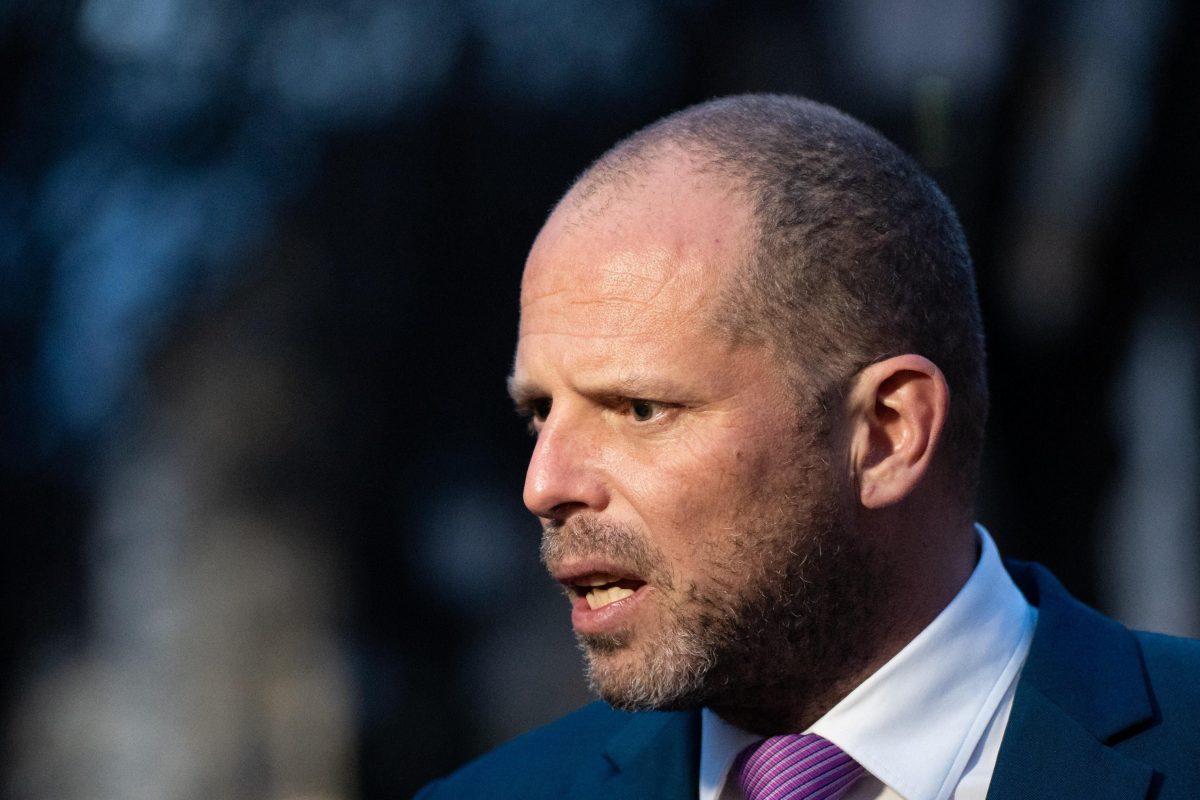 Minister Defensie België: "Israëlisch-Amerikaanse aanvallen 'juridisch problematisch' maar 'rechtvaardige zaak'"