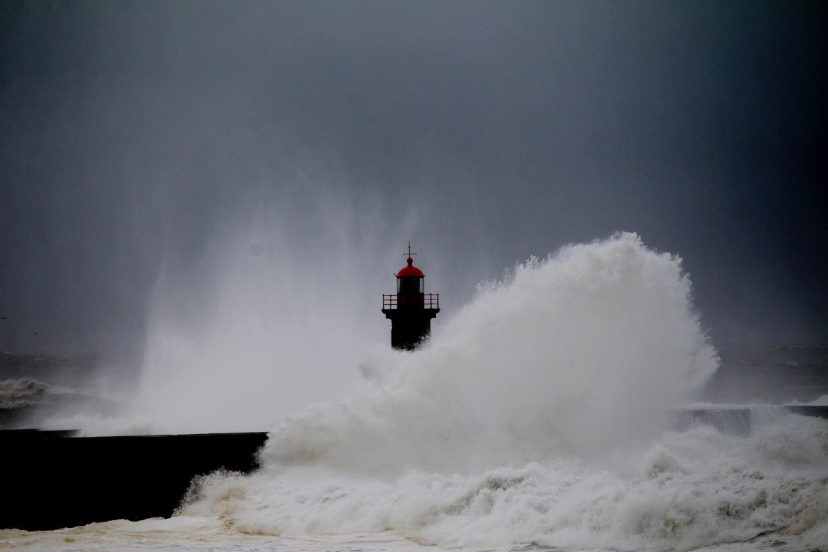 Storm Marta teistert Portugal en Spanje, slechts dagen na dodelijke overstromingen