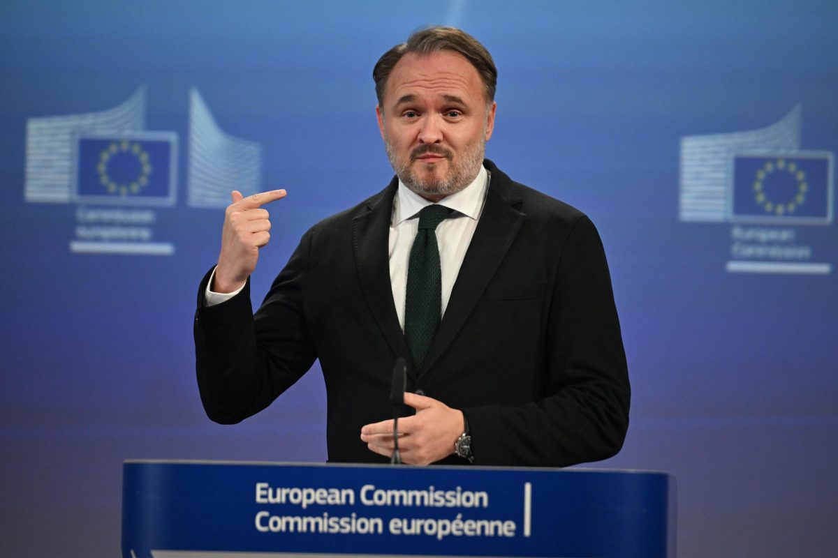 EU-commissaris Energie hint op 'extra maatregelen' nu prijzen door oorlog in Iran de pan uit rijzen