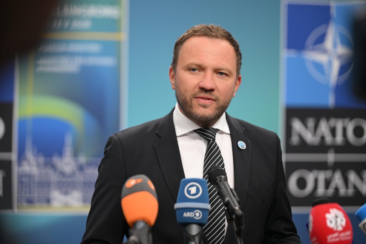 Estonian Minister: "Putin might jump out a window one day"