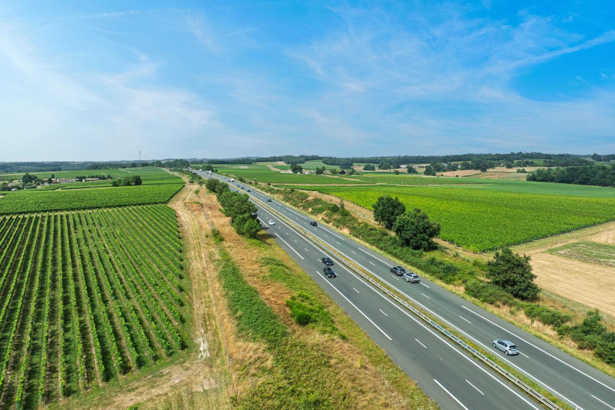 Un homme abandonne sa femme sur l'autoroute après une dispute