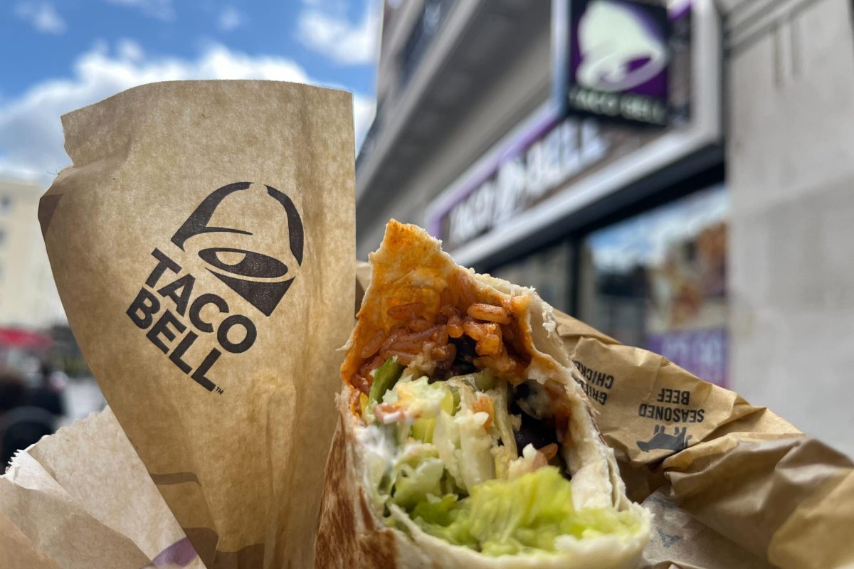 Thousands of Americans fall ill after eating at fast-food restaurant