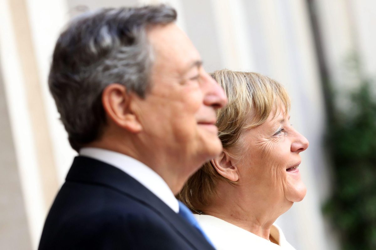 EU considers Merkel or Draghi as envoy to Putin