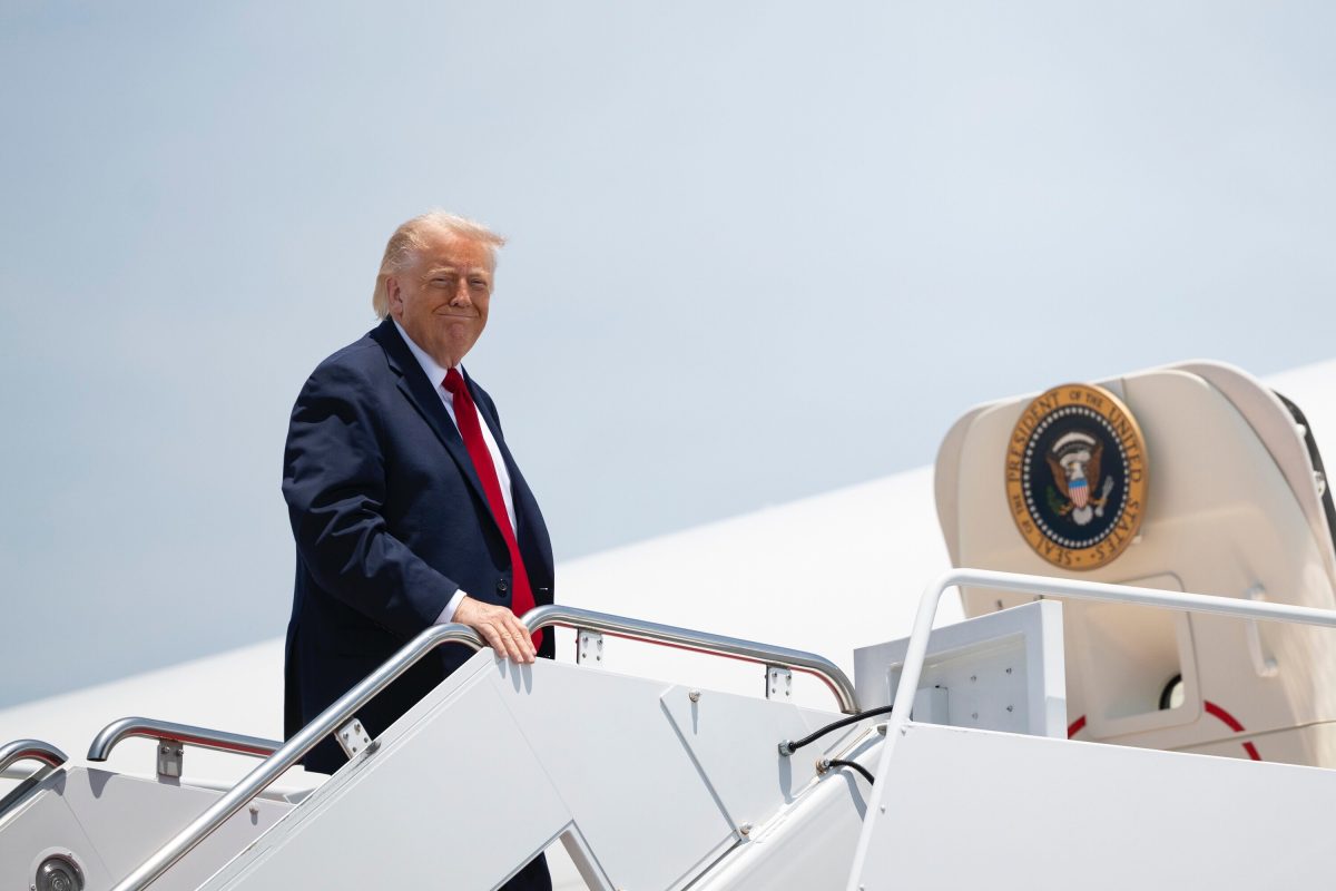 Trump stelt zijn cadeau van Qatar voor