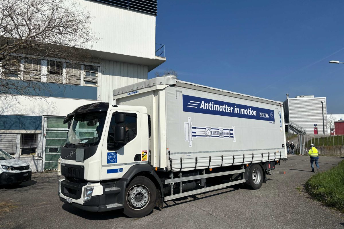 Meest delicate roadtrip van CERN: antimaterie voor het eerst de weg op