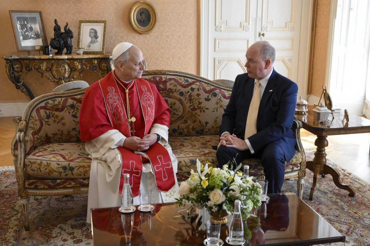 Paus Leo XIV roept op tot gerechtigheid en vrede bij bezoek aan Monaco