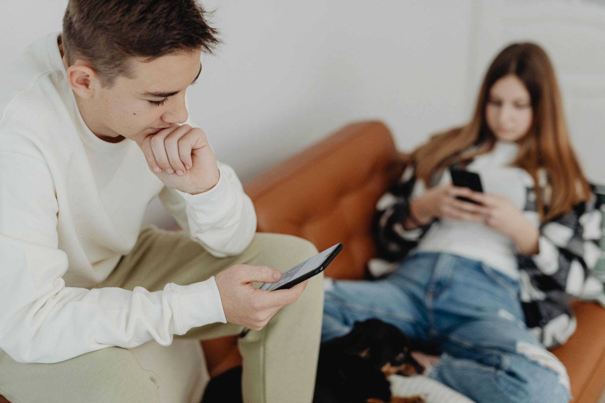 La France veut interdire les réseaux sociaux aux moins de 15 ans