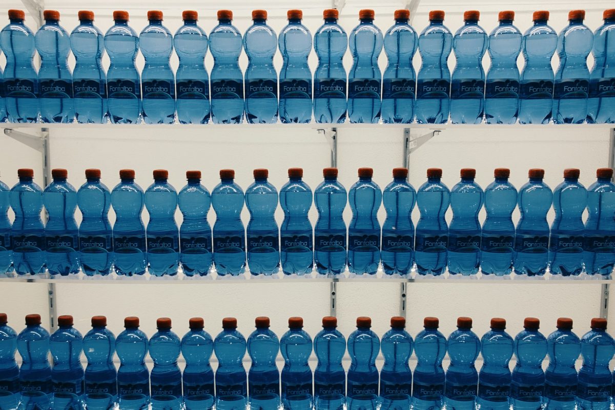 Une analyse alarmante de l'eau minérale en France