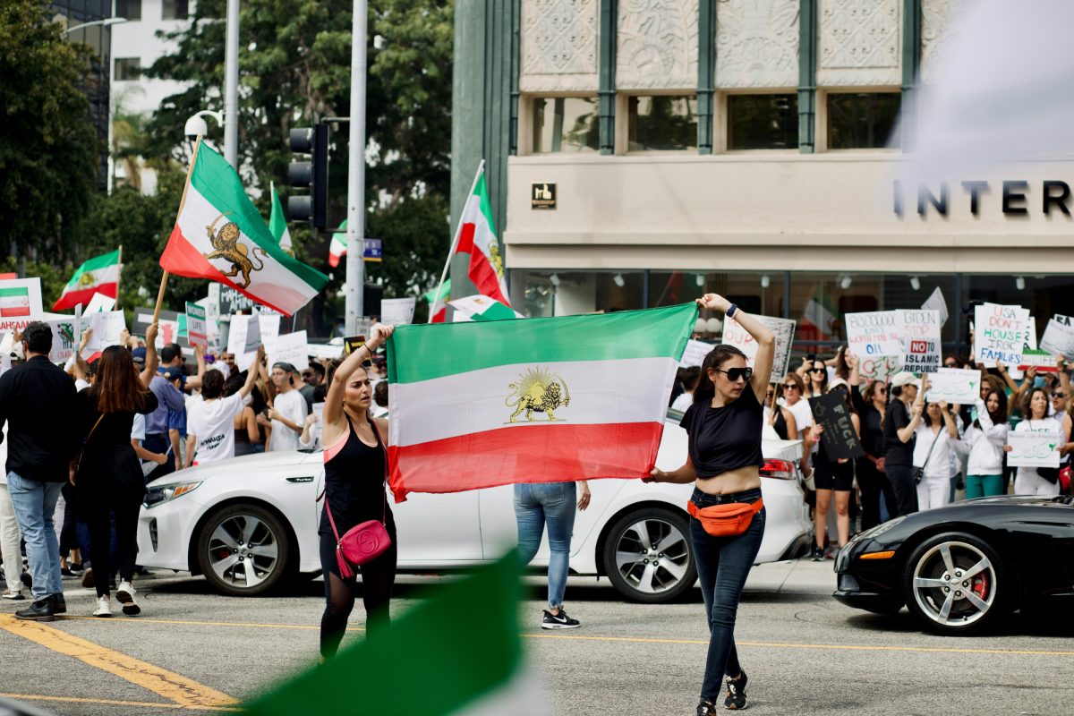 "Niet interveniëren in Iran”, stelt voormalig Franse premier tegen Euronews