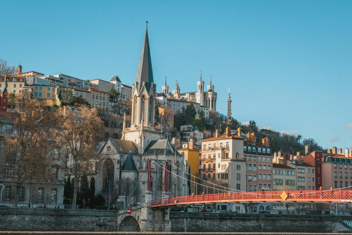 Elf arrestaties na dood van Franse extreemrechtse activist in Lyon