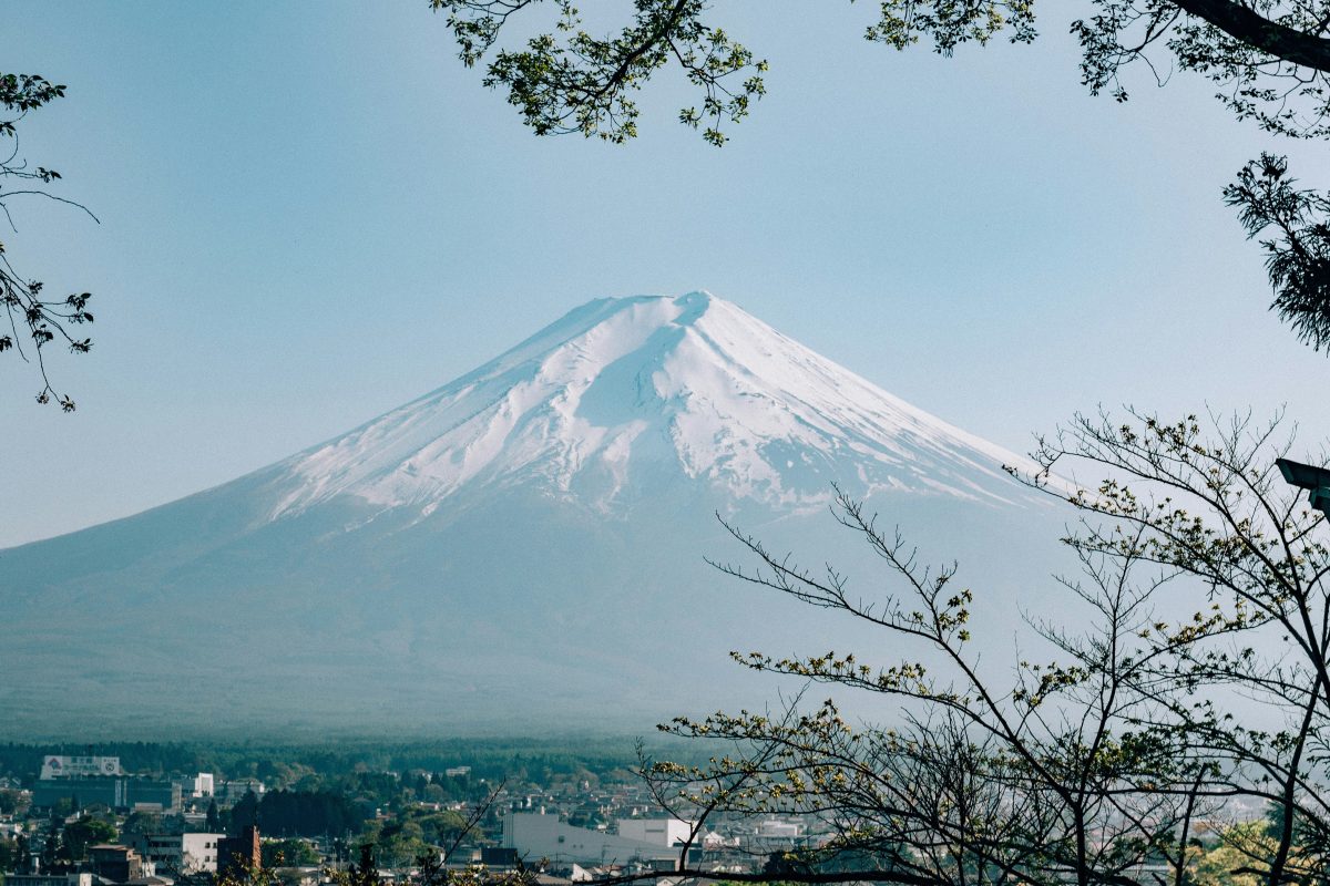 Vader laat zoontje achter op Mount Fuji omdat die "moe" is en klimt verder
