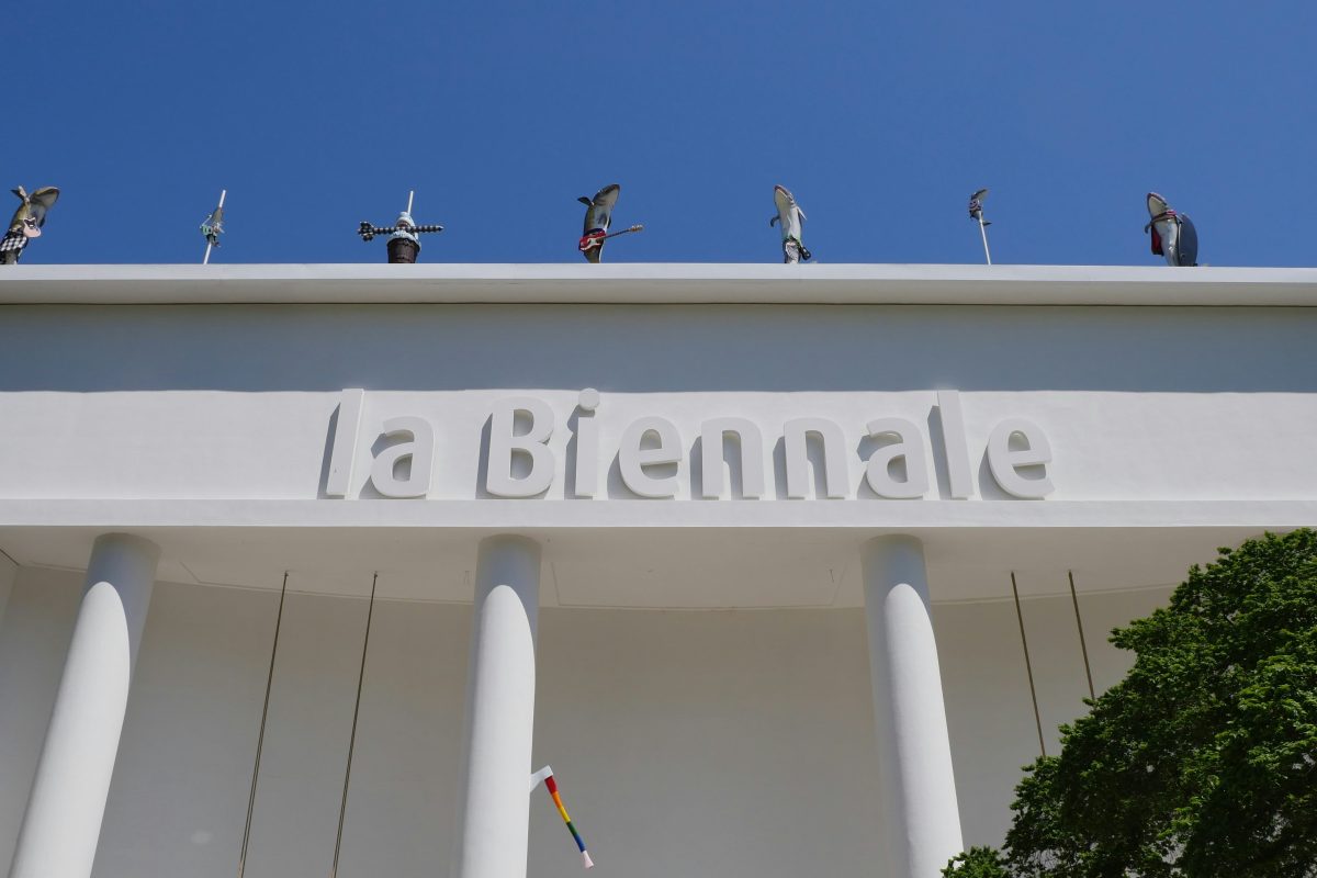 Brand bij Biënnale van Venetië, paviljoen in lichterlaaie