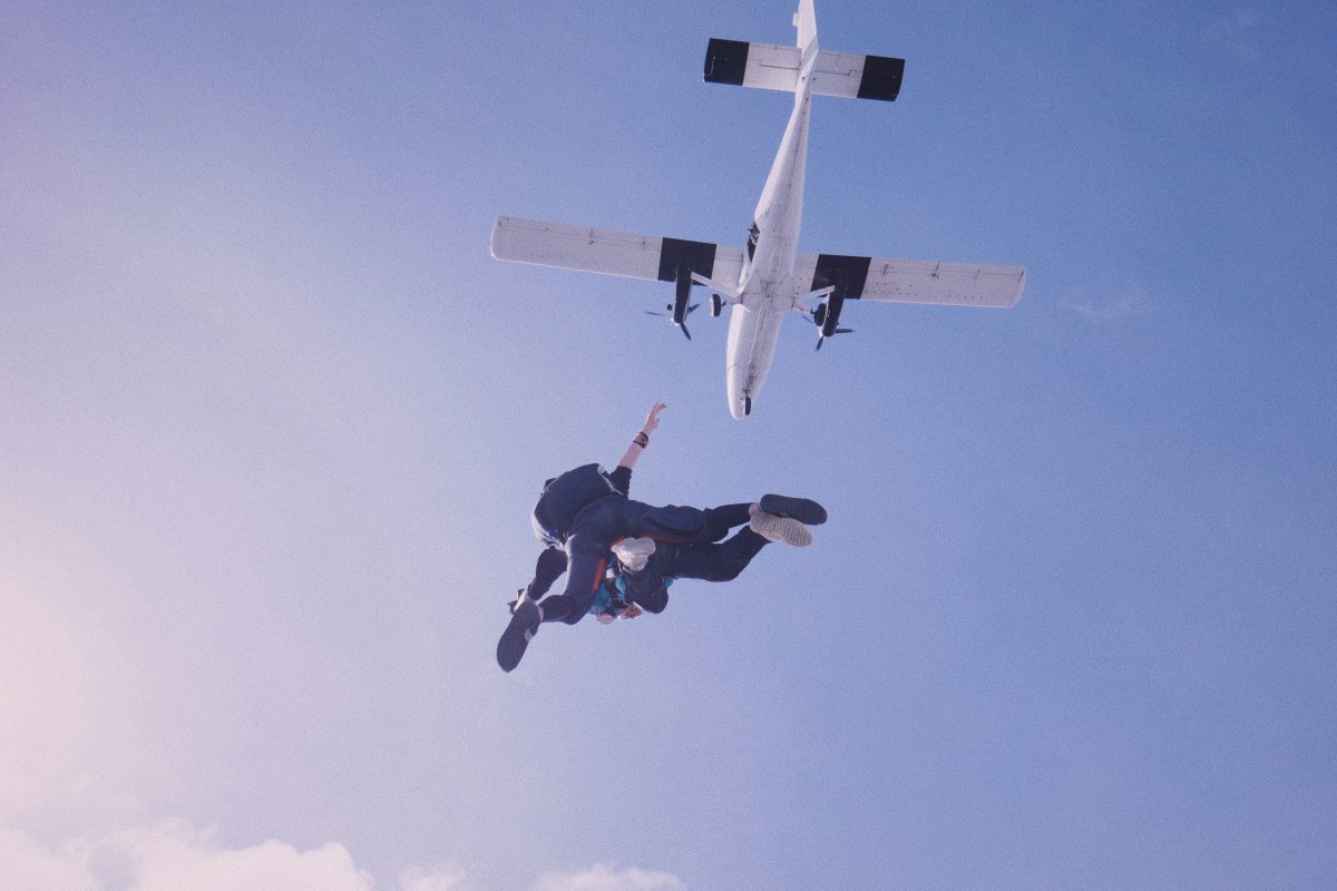 Twee wingsuiters botsen en storten neer boven Oostenrijk