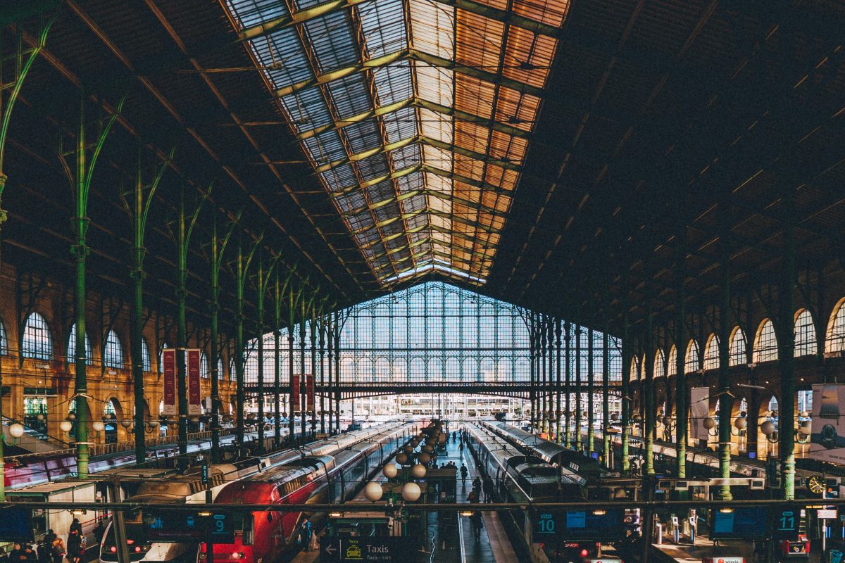 Photovoltaïque sur les rails : après la Suisse, la France installe des panneaux solaires entre les voies