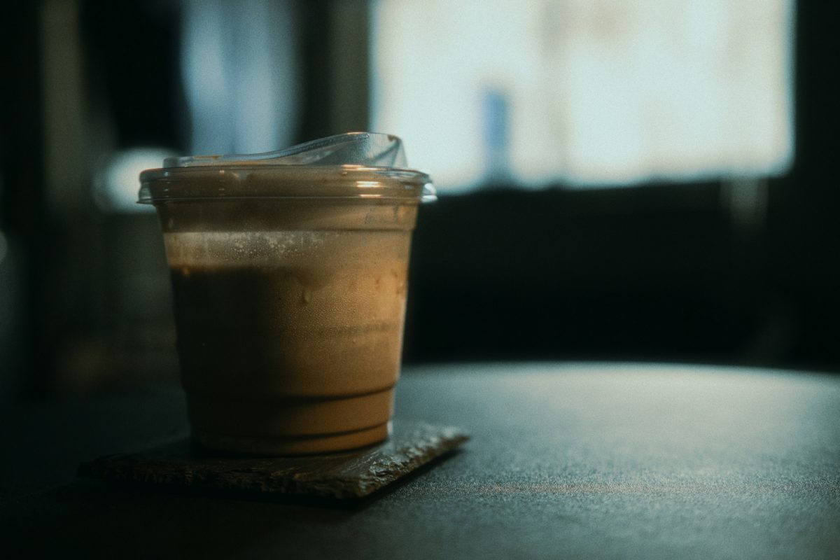Ces boissons courantes qui libèrent des milliers de particules microplastiques
