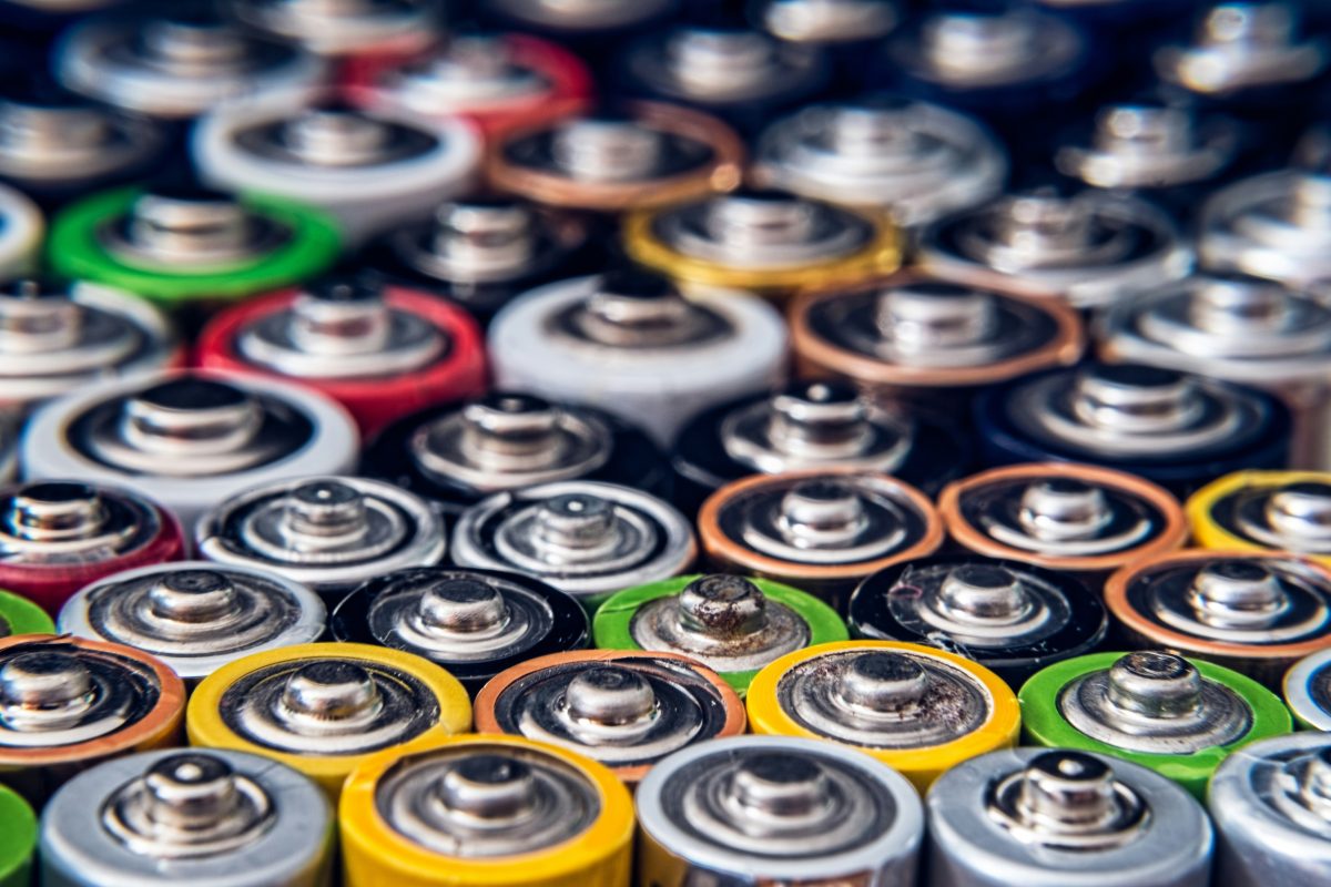 Opslag en opwekking van energie in één enkel apparaat: wetenschappers herdefiniëren het concept van de zonnebatterij