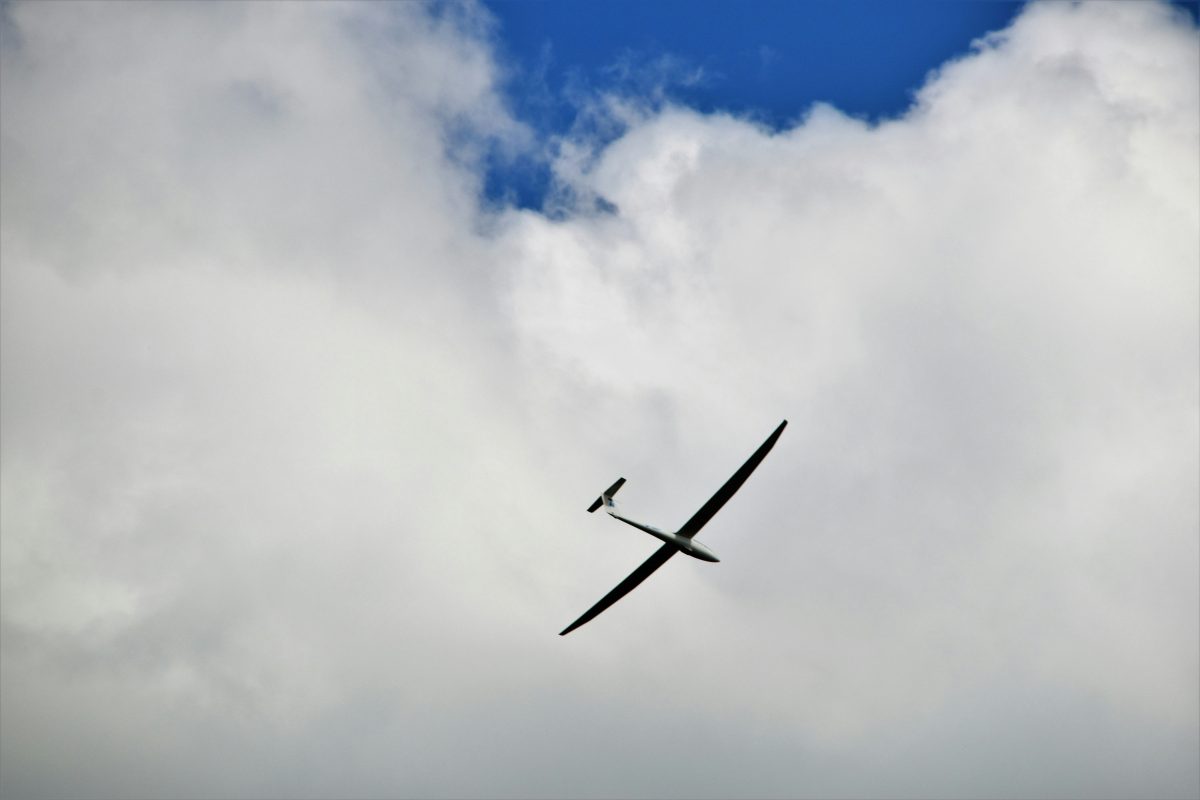 Glider crashes on highway in fatal accident