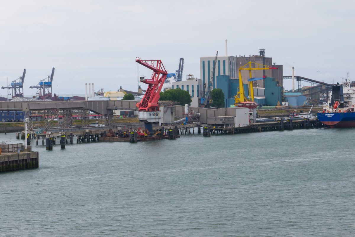 Dode en meerdere gewonden bij explosie in Rotterdamse haven