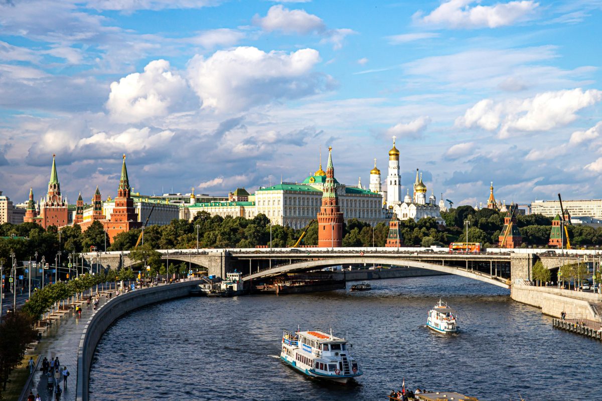 Topgeneraal van Russische GRU en chef cyberoperaties neergeschoten bij aanval in Moskou