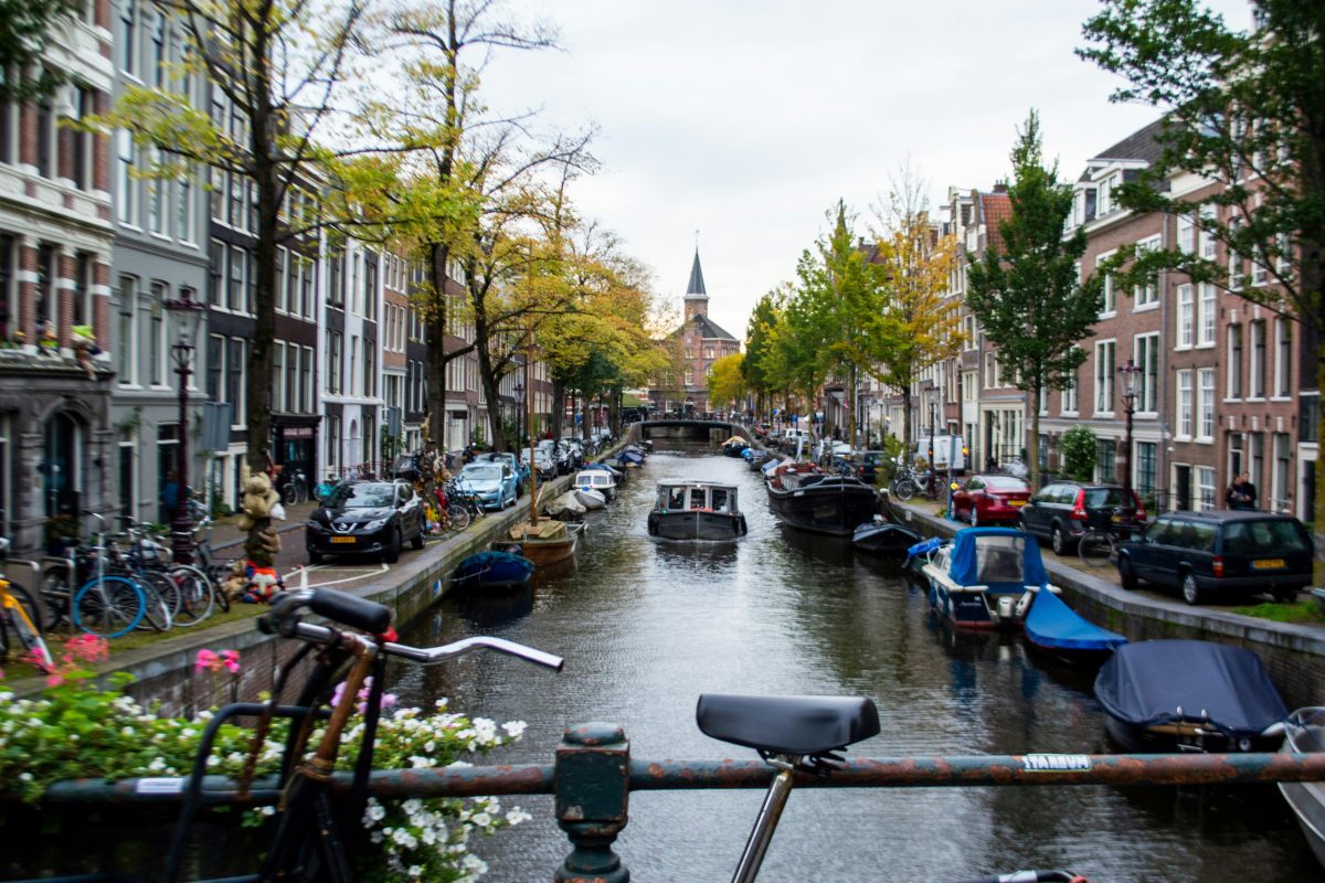 Explosie beschadigt Joodse school in Amsterdam: geen gewonden