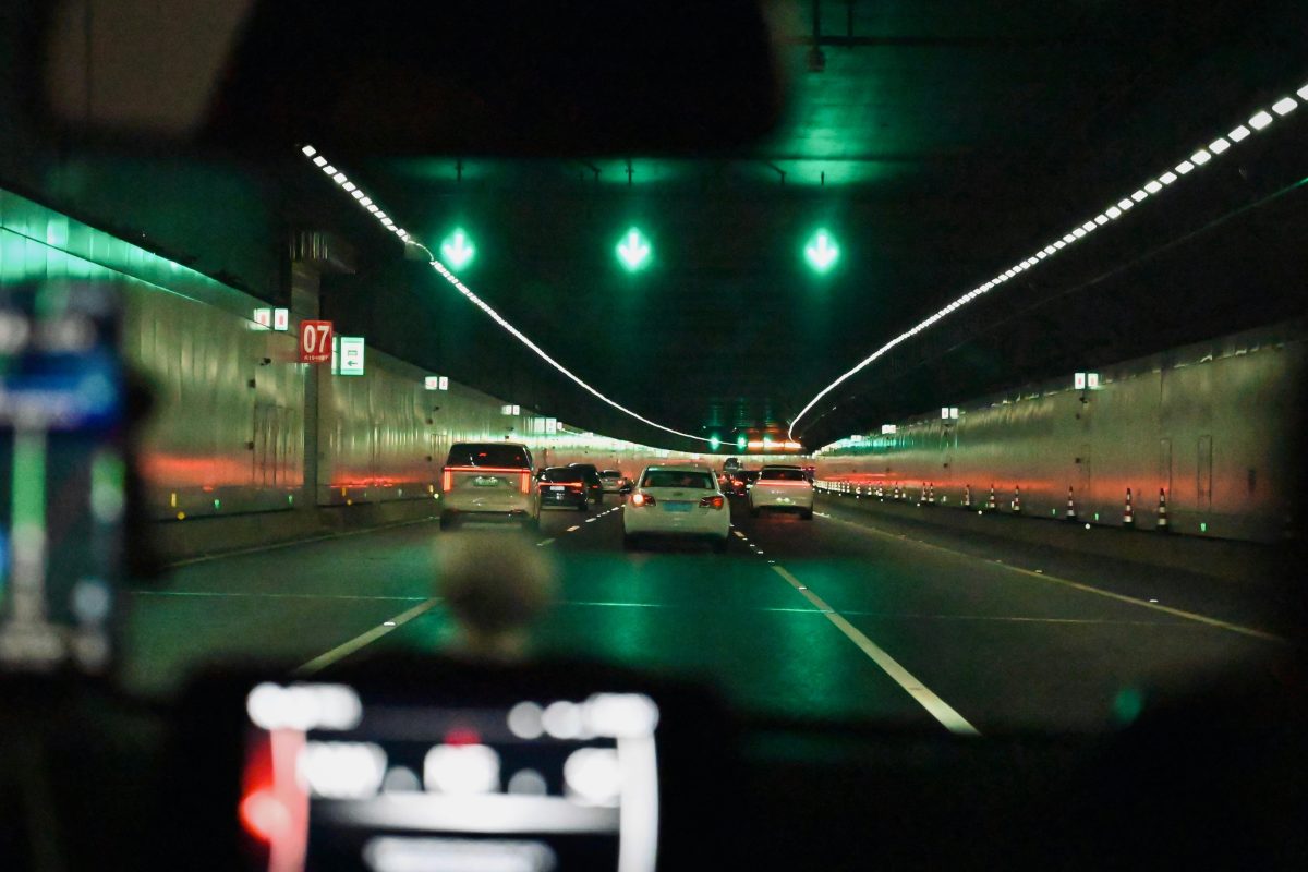 Mega-kettingbotsing op snelweg: 80 voertuigen geblokkeerd in tunnel