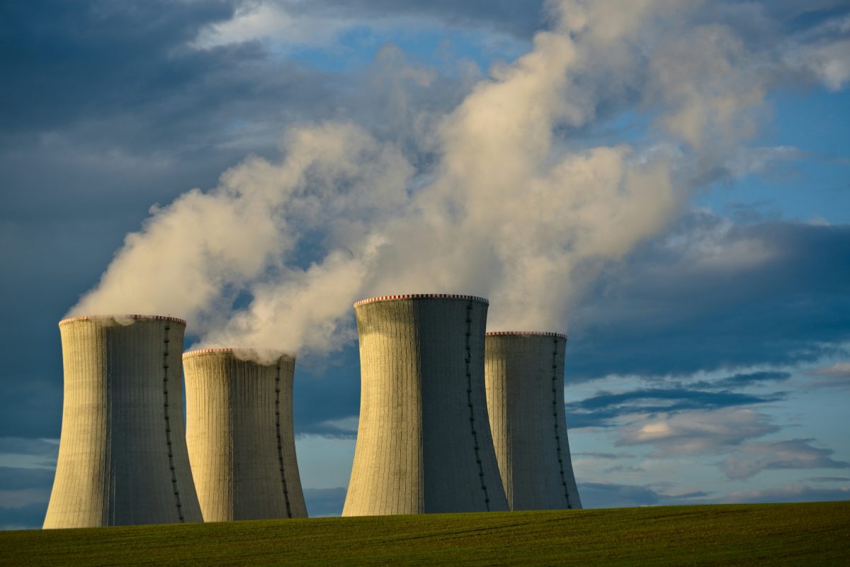 Frankrijk zet in op 6 nieuwe kernreactoren én hernieuwbare energie om zijn energietoekomst veilig te stellen