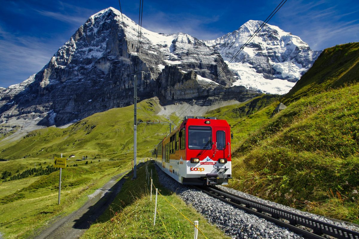 Dutch man (45) stabs man on train platform in Switzerland and continues to chase him